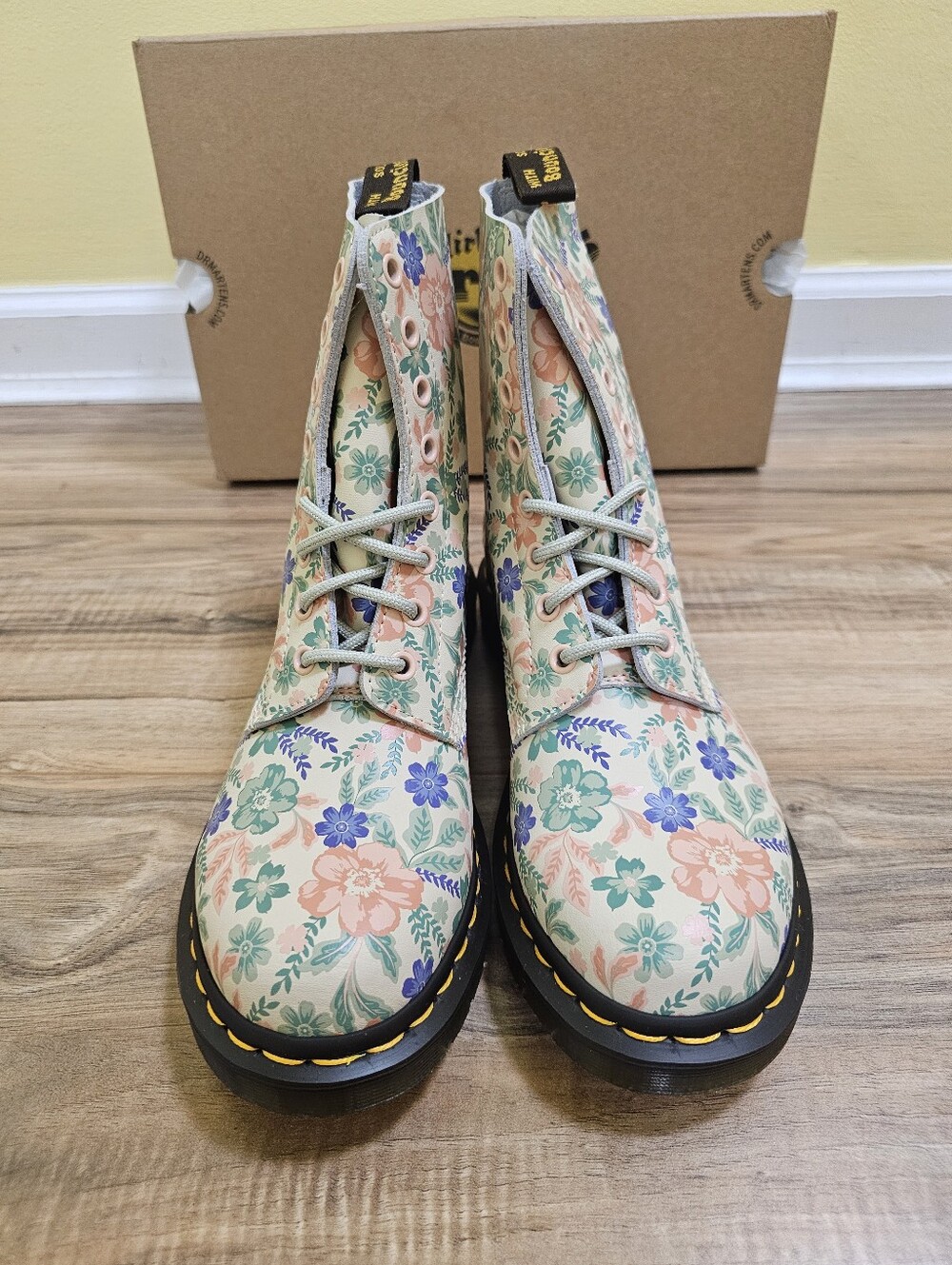 New Dr. Martens 1460 VONDA Floral Leather Boots - Picture 3 of 14